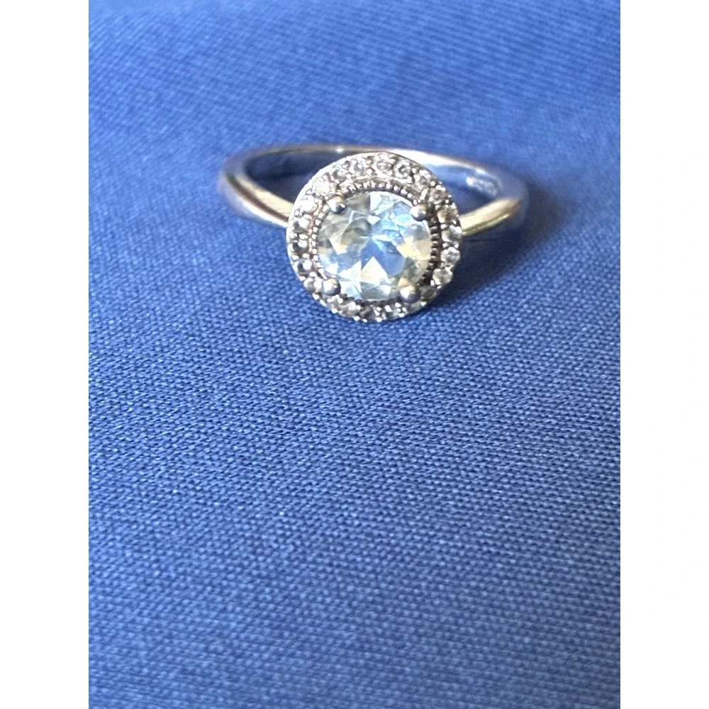 N/A aquamarine white